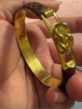 Gold Tone Knot Accent Bangle Bracelet